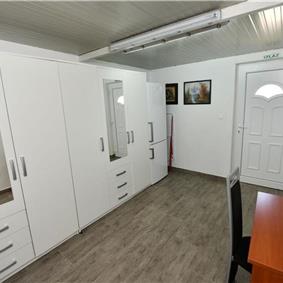 3 Bedroom Villa with Pool & Tennis Court near Sinj, sleeps 8